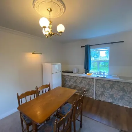 Apartment Impeccable 2-bed In Lisselton