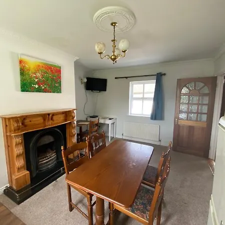 Appartamento Impeccable 2-bed In Lisselton